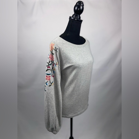 Sweatshirt Puffy Sleeves Small a.n.a Gray embroidered sleeves - Picture 5 of 14
